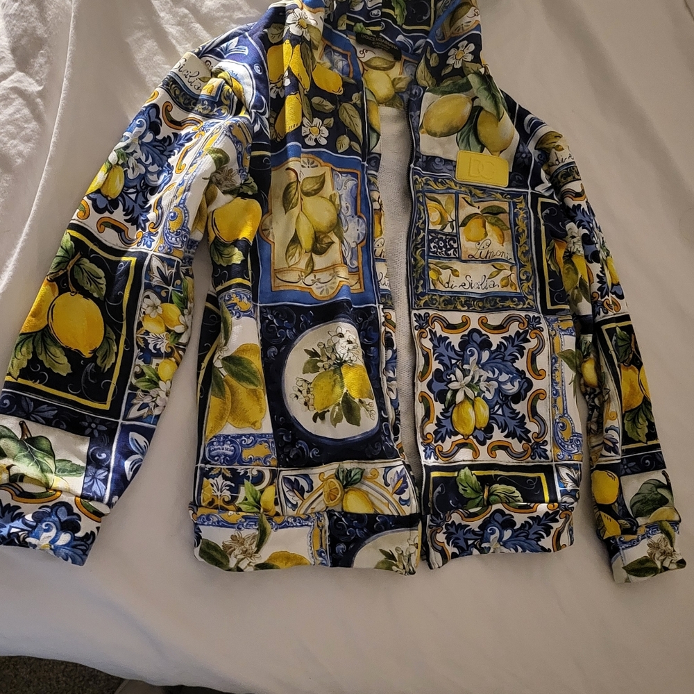 Shorts & zipper up top